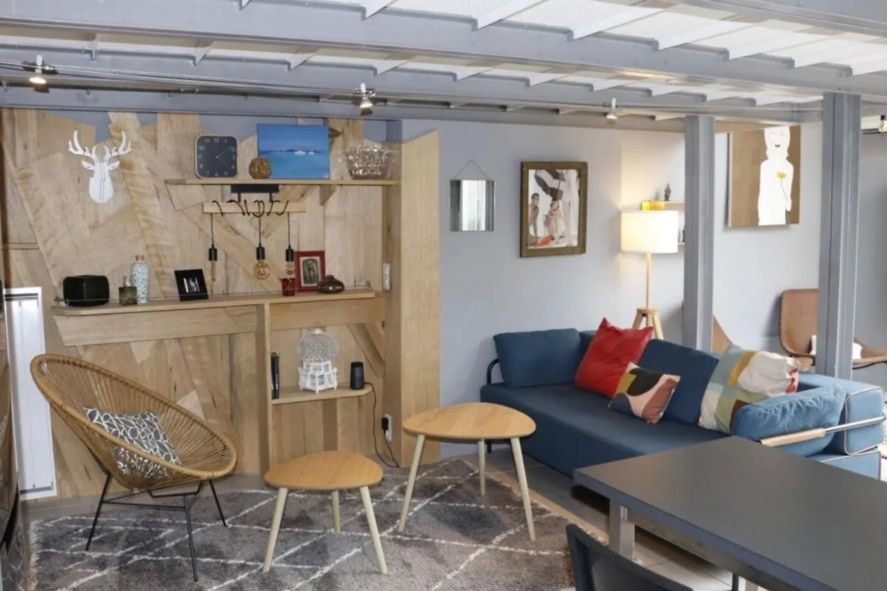 Air-Conditioned Duplex Apartment With Furnished Terrace In The City Center Aix-en-Provence